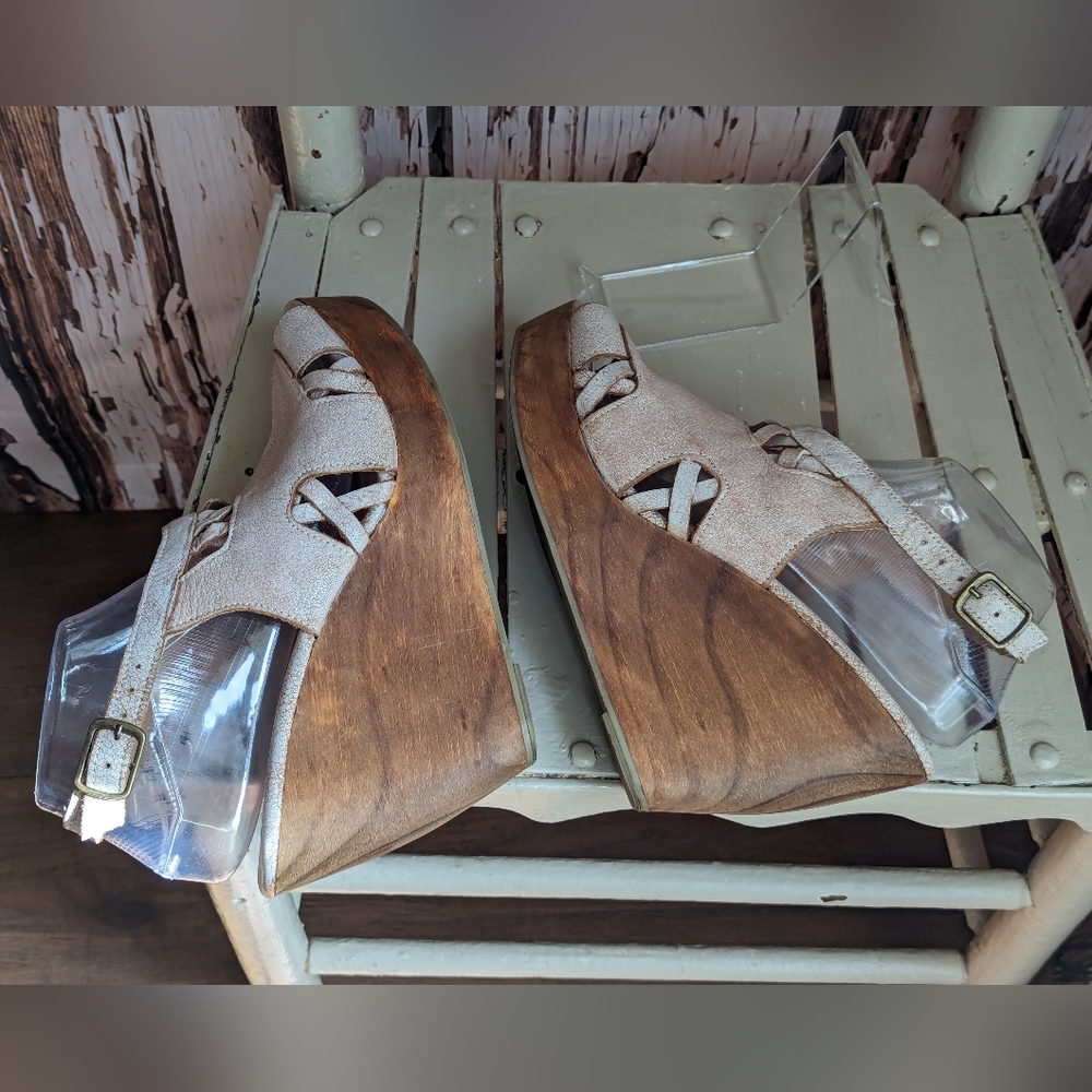 Very Volatile Platform Sandals View 4
